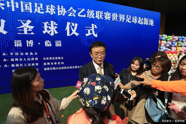 熟悉！美国总统特朗普颁奖后不肯下台 因凡蒂诺喊不动他